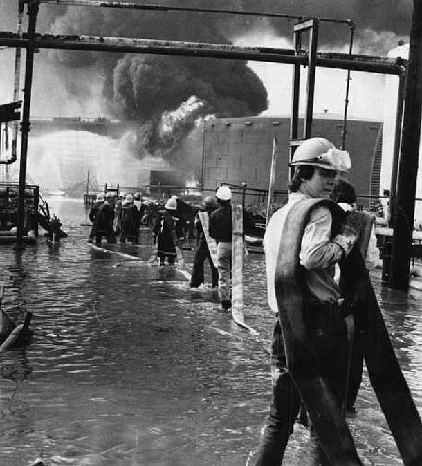 Gulf Oil Refinery Fire PHiladelphia 1975